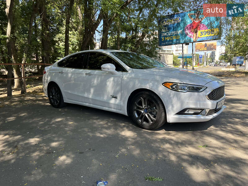 Седан Ford Fusion 2017 в 