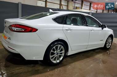 Седан Ford Fusion 2018 в 