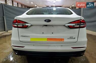 Седан Ford Fusion 2018 в 