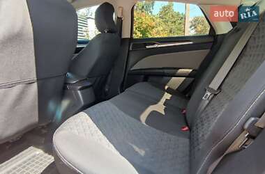 Седан Ford Fusion 2015 в 