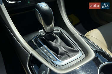 Седан Ford Fusion 2016 в 