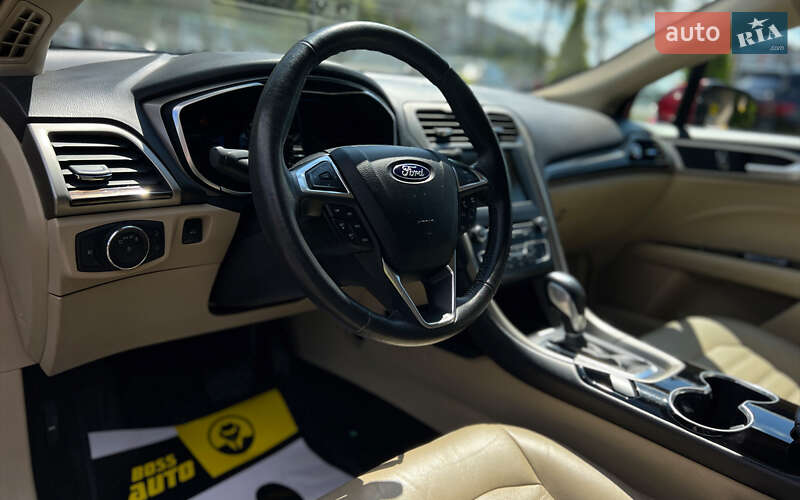 Седан Ford Fusion 2016 в Львові