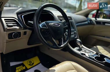 Седан Ford Fusion 2016 в 