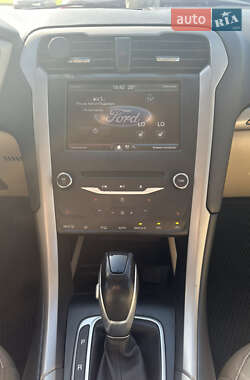 Седан Ford Fusion 2013 в 