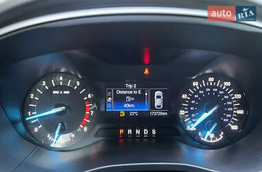 Седан Ford Fusion 2015 в 