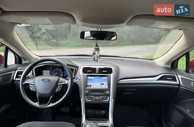 Седан Ford Fusion 2018 в 