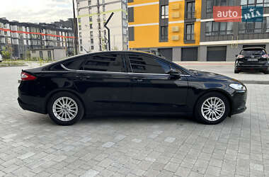 Седан Ford Fusion 2016 в 