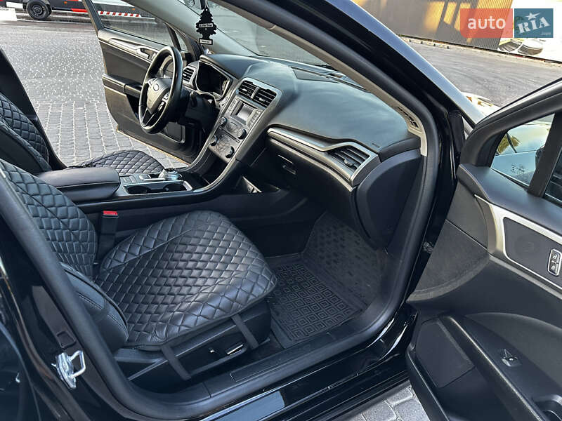 Седан Ford Fusion 2017 в Львові