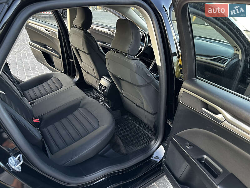 Седан Ford Fusion 2017 в Львові