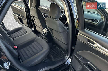 Седан Ford Fusion 2017 в 