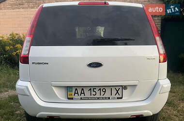 Хэтчбек Ford Fusion 2010 в 