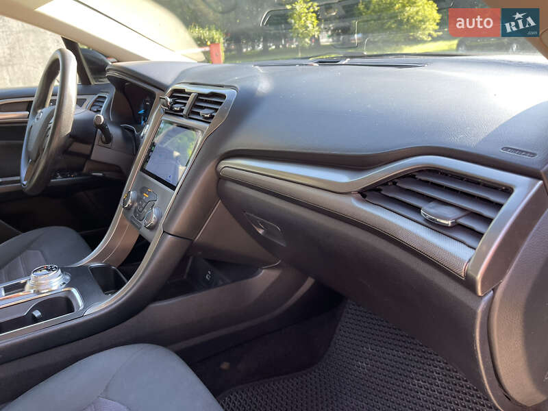 Седан Ford Fusion 2016 в Львові