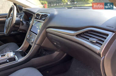 Седан Ford Fusion 2016 в 