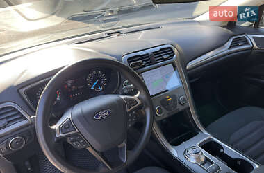 Седан Ford Fusion 2016 в 