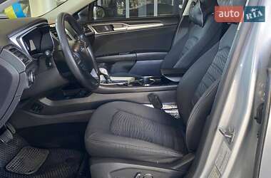 Седан Ford Fusion 2015 в 