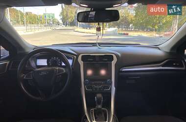 Седан Ford Fusion 2015 в 