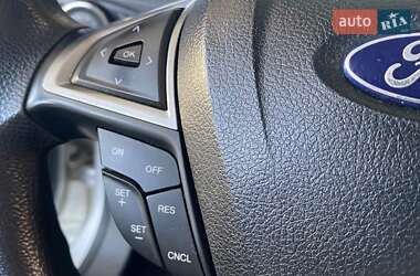Седан Ford Fusion 2015 в 