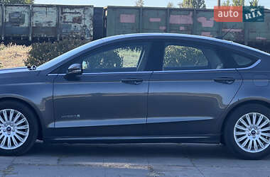 Седан Ford Fusion 2015 в 