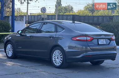 Седан Ford Fusion 2015 в 