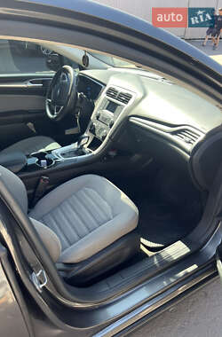 Седан Ford Fusion 2016 в 