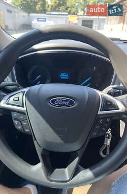Седан Ford Fusion 2016 в 