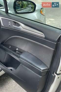 Седан Ford Fusion 2017 в 