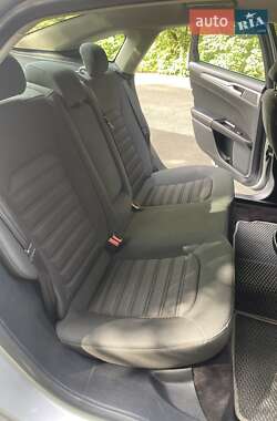 Седан Ford Fusion 2017 в 