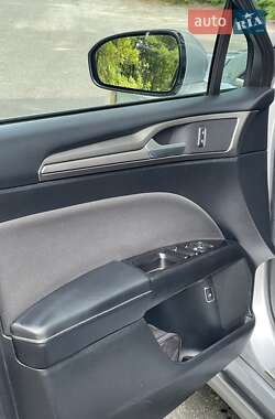 Седан Ford Fusion 2017 в 