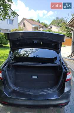 Седан Ford Fusion 2015 в 