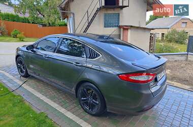 Седан Ford Fusion 2015 в 
