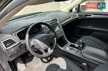 Седан Ford Fusion 2019 в 