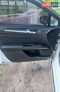 Седан Ford Fusion 2019 в 