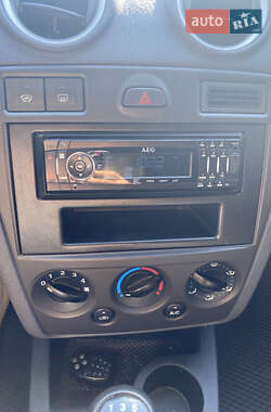 Хэтчбек Ford Fusion 2009 в 