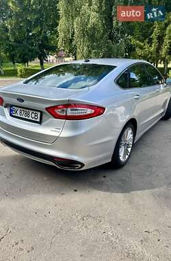 Седан Ford Fusion 2013 в 