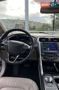 Седан Ford Fusion 2017 в 