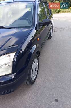 Хэтчбек Ford Fusion 2004 в 