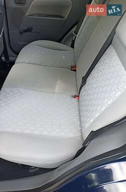 Хэтчбек Ford Fusion 2004 в 