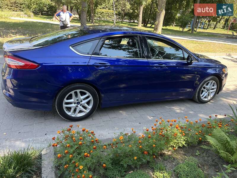 Седан Ford Fusion 2015 в Львове