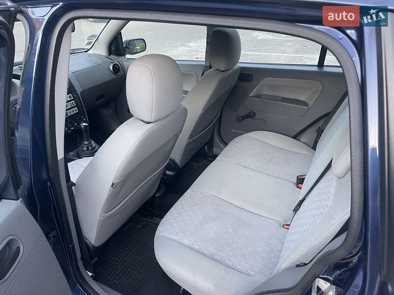 Хетчбек Ford Fusion 2004 в Рівному фото 7 Хетчбек Ford Fusion 2004 в Рівному