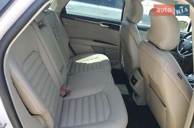 Седан Ford Fusion 2019 в 