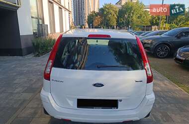 Хэтчбек Ford Fusion 2010 в 