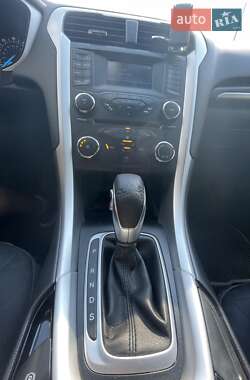Седан Ford Fusion 2013 в 