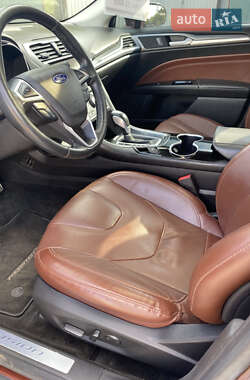Седан Ford Fusion 2015 в 