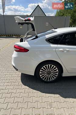 Седан Ford Fusion 2018 в 