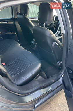 Седан Ford Fusion 2012 в 