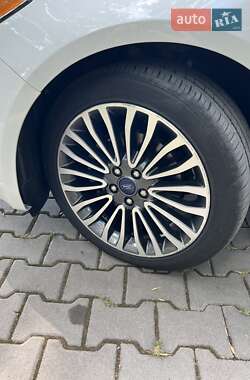 Седан Ford Fusion 2018 в 