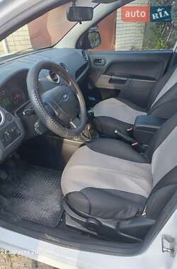 Хэтчбек Ford Fusion 2010 в 