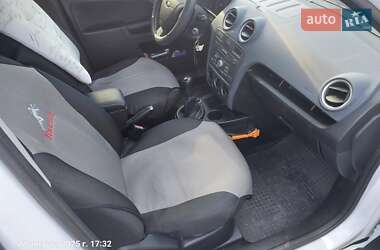 Хэтчбек Ford Fusion 2010 в 