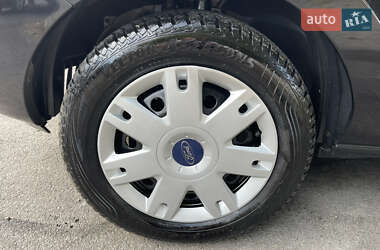 Хэтчбек Ford Fusion 2005 в 