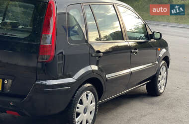Хэтчбек Ford Fusion 2005 в 